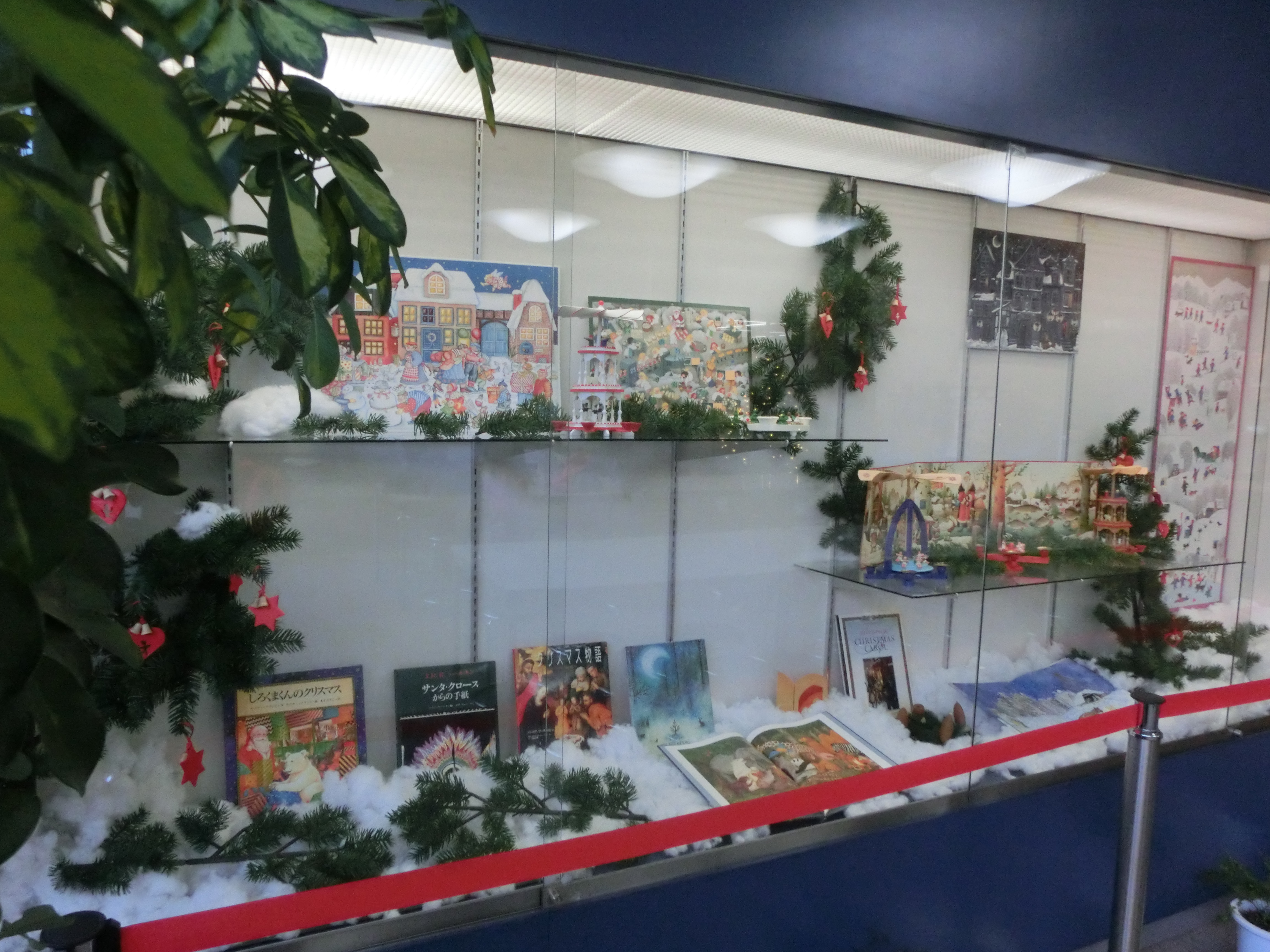 ショーウインドーもクリスマス